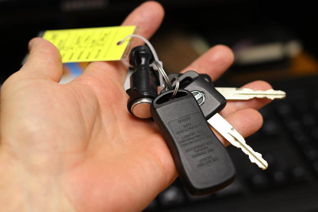 hand-car-car-delivery-car-keys-3265578-1 hand-car-car-delivery-car-keys-3265578-1