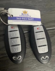 duplicate car keys with tag of royal locksmith